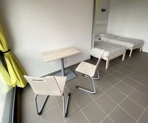 Chambre 4 lits simples avec salle de bain privative (vue sur la montagne) 