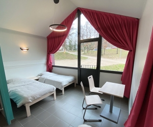 Chambre 4 lits simples avec salle de bain privative (vue sur le parc) 